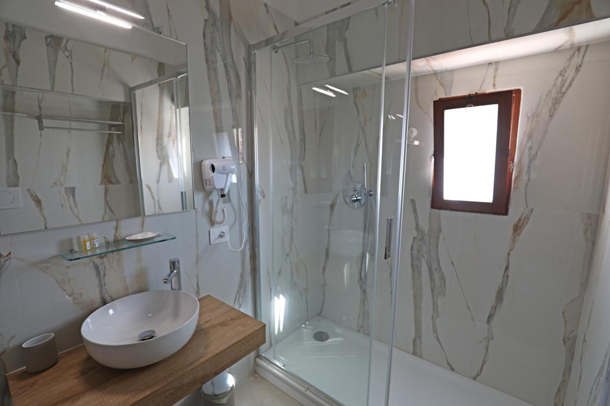 Romerooms Condotti ภายนอก รูปภาพ