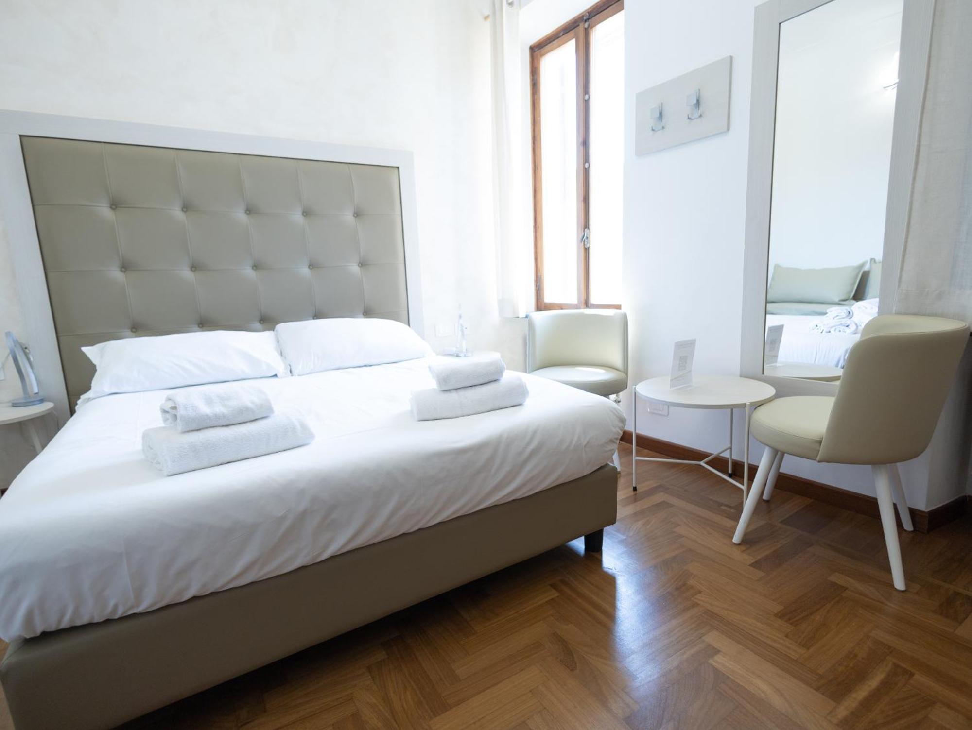 Romerooms Condotti ภายนอก รูปภาพ