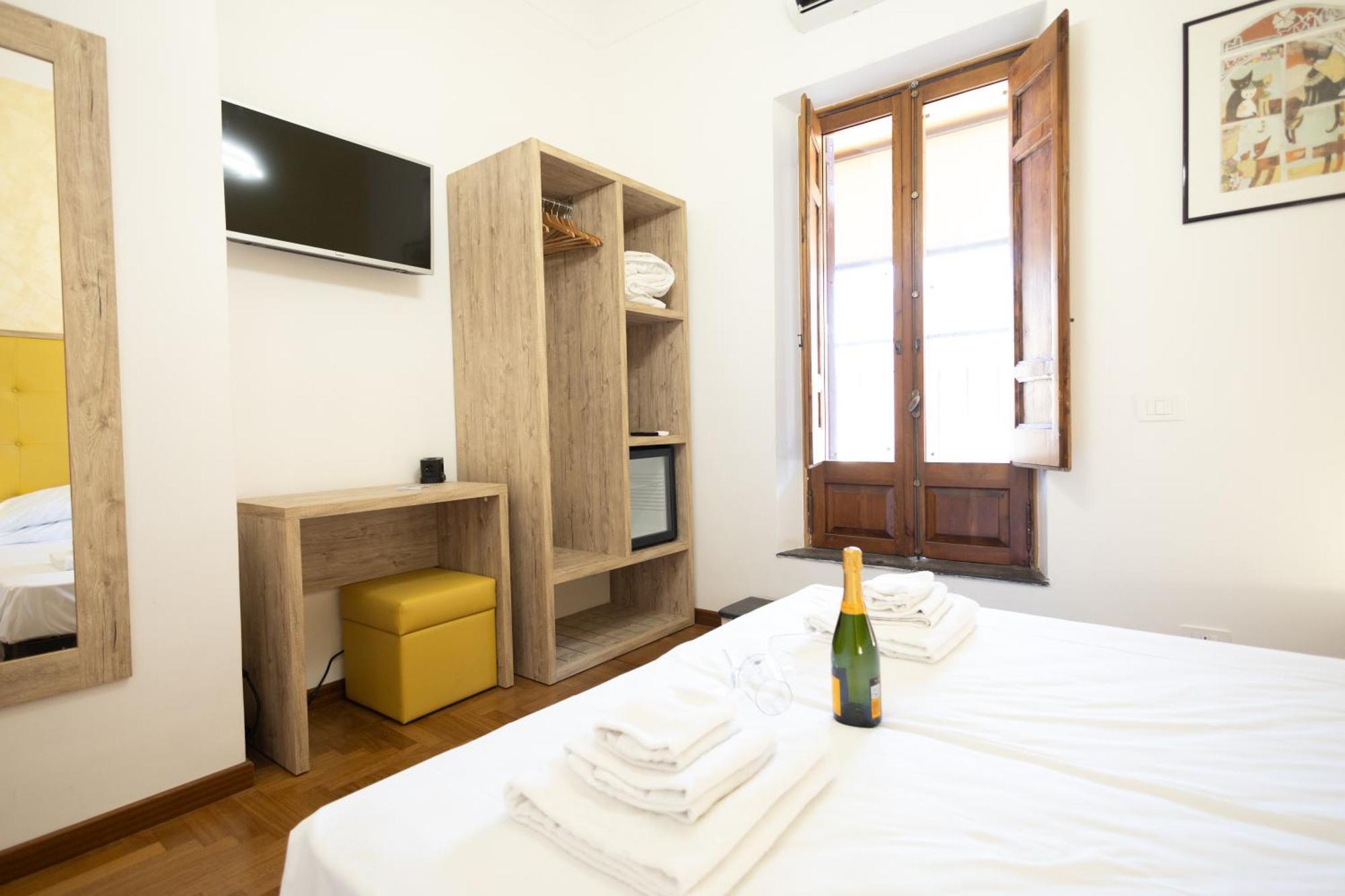 Romerooms Condotti ภายนอก รูปภาพ